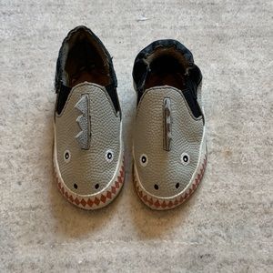 Robeez baby shark shoes.size 6-12 months
